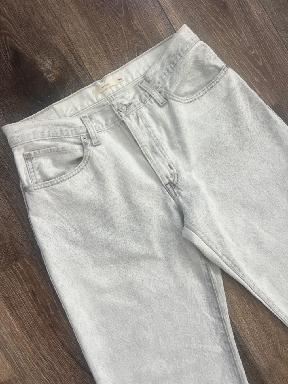 Levi's® ‘94 Baggy Fit Jeans Light Gray Splattered Wash W/Soft White Denim Base 🩶 - Picture 8 of 11